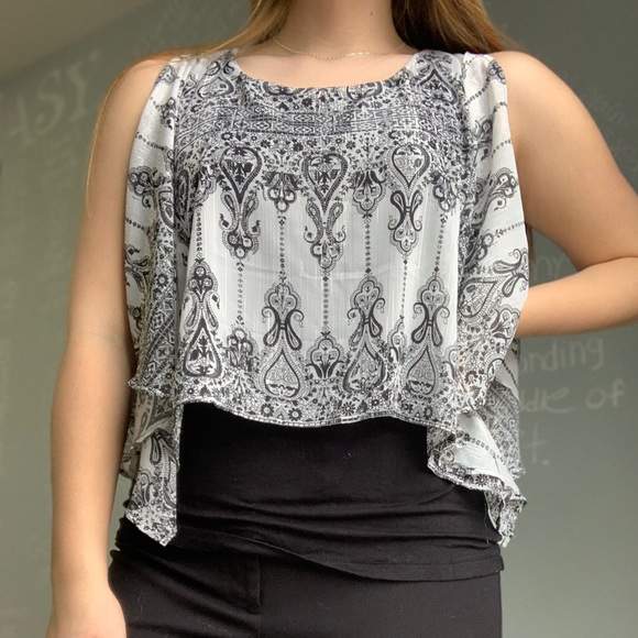 Flowing white + black patterned blouse - Picture 2 of 3